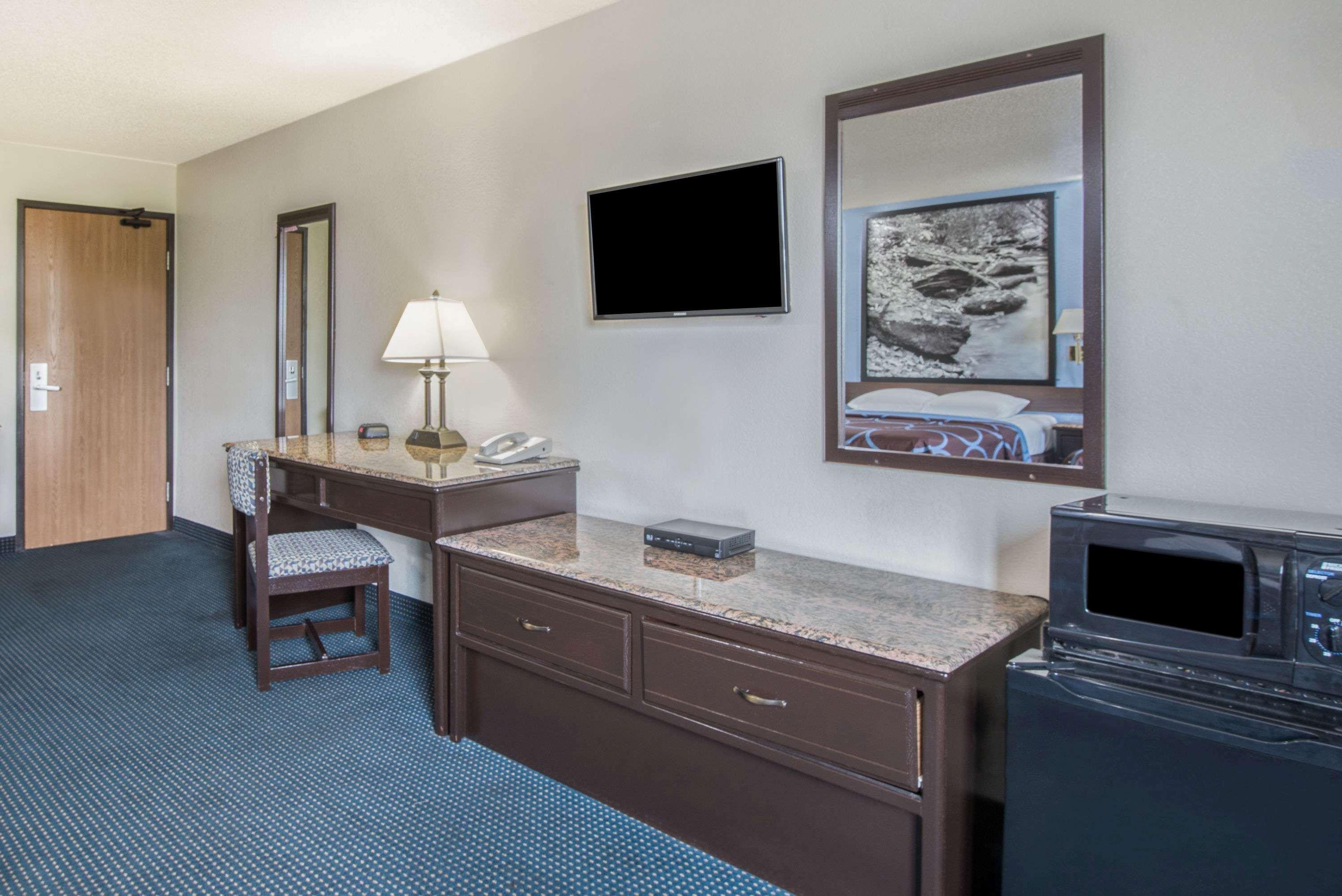 Hotel Super 8 By Wyndham New Castle Extérieur photo